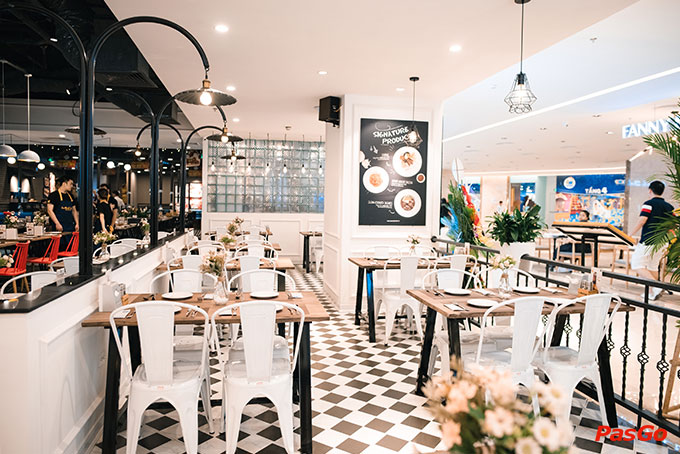 Nhà hàng Le Monde Steak Vincom Trần Duy Hưng 9