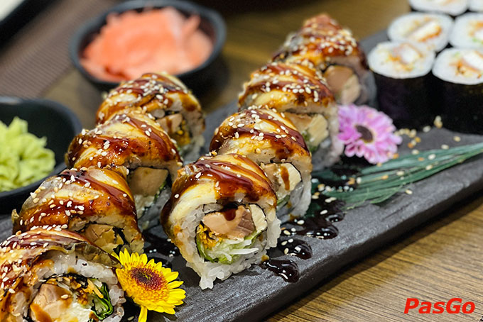 Bên cạnh những món sushi riêng lẻ, nhà hàng còn dành nhiều tâm huyết thiết kế sẵn các Set sushi