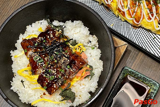  Bạn cũng đừng nên bỏ qua thực đơn khai vị (súp, salad), đồ nóng (món nướng, chiên, cơm, mì, lẩu) để có được những bữa ăn kiểu Nhật trọn vẹn tại Let’s Sushi nhé