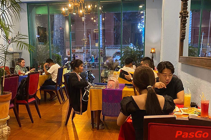 Không gian Lộc Thái Nguyễn Tri Phương mang phong cách thiết kế cổ điển riêng, phù hợp với nhiều sở thích, không gian ăn uống lý tưởng của từng khách hàng.