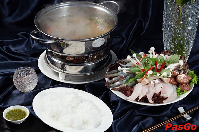 Với hơn 15 năm kinh nghiệm, Lộc Thái tự hào khi mang những món Thái đặc sắc về tại Sài Gòn 