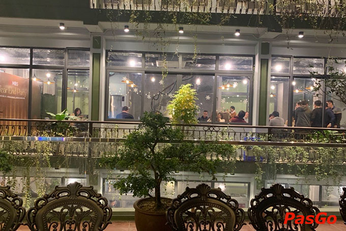 Nhà hàng Lòng Phố tọa lạc tại số 25 đường Chính Kinh, P. Xuân Trung, Q. Thanh Xuân