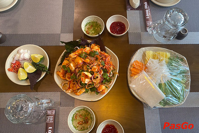 Không chỉ có gà đồi, cá sông, nhà hàng còn sở hữu một “bộ sưu tập” đồ sộ các món nhậu đồng quê đặc sắc khác