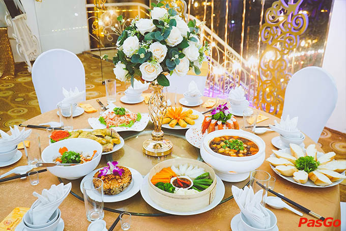 Nhà hàng Louis Palace Hoàng Hoa Thám 7