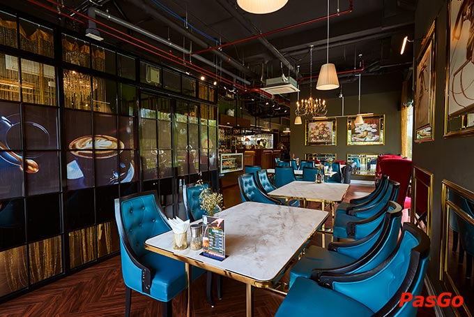 Không gian Lounge 19 Restaurant & Bar rộng rãi, sang trọng, không ồn ào thì cuộc trò chuyện cũng hứng khởi hơn