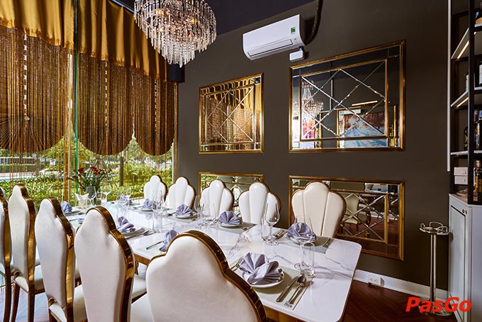 Tới Lounge19, không quá khó khăn để tìm cho mình và người thương một góc riêng tư, lắng đọng để trọn vẹn thưởng thức những món ngon hoà cùng giai điệu du dương của âm nhạc