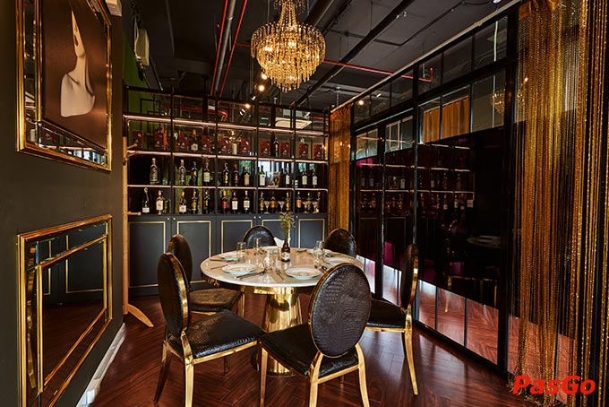 Tới Lounge19, không quá khó khăn để tìm cho mình và người thương một góc riêng tư, lắng đọng để trọn vẹn thưởng thức những món ngon hoà cùng giai điệu du dương của âm nhạc