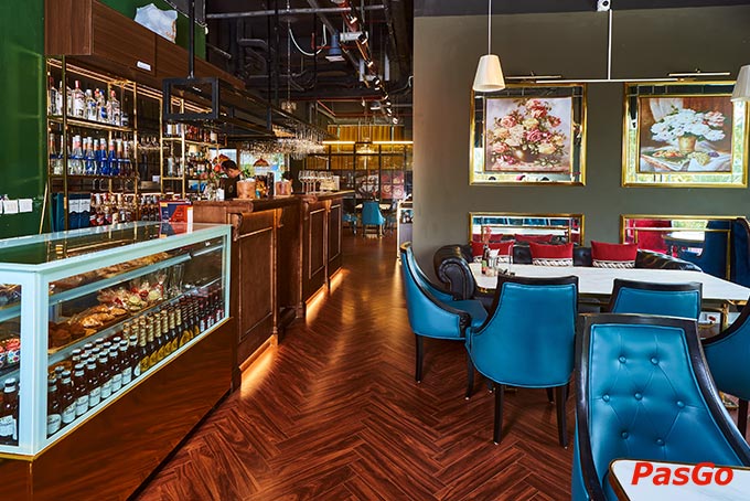 Lounge 19 Restaurant & Bar có không gian VIP riêng tư và không gian chung sang trọng, hiện đại