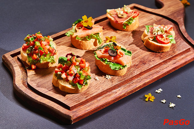 Với nguồn nguyên liệu luôn được tuyển chọn, tươi mới hàng ngày. Lounge 19 đảm bảo sẽ mang đến cho Quý khách bữa ăn đầy đủ dinh dưỡng cả về hương vị và chất lượng