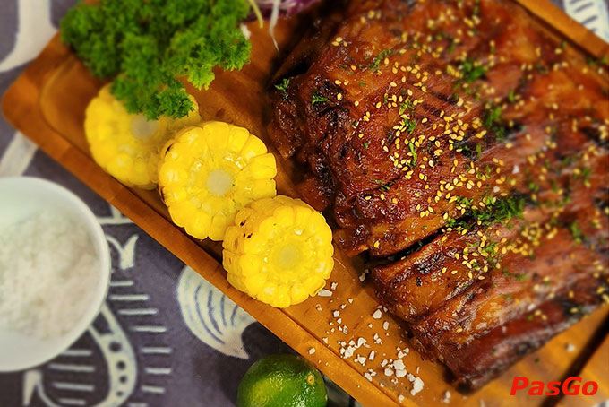 Menu đa dạng với hơn 100 món nhậu lai rai cùng những nồi lẩu hải sản, riêu cua, combo cá lăng ăn hoài không chán