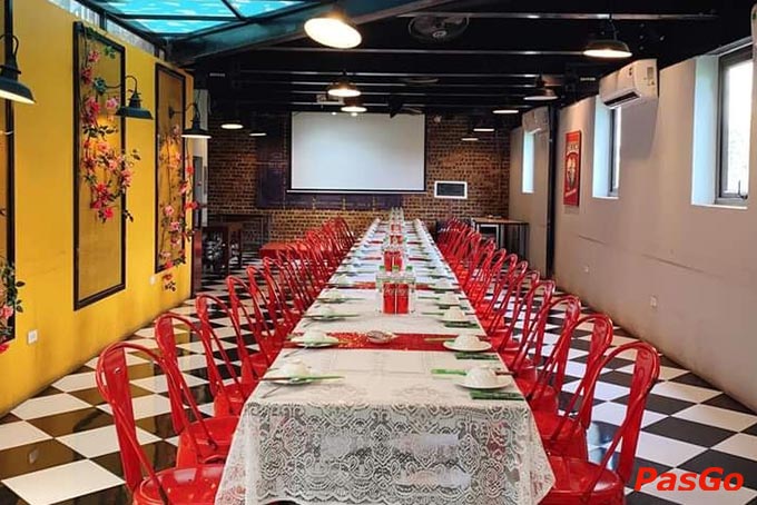 Hệ thống phòng Vip sang xịn mịn cùng dàn âm thanh chất hơn nước cất cho anh chị em tha hồ hát karaoke