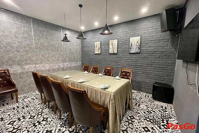 Hệ thống phòng Vip sang xịn mịn cùng dàn âm thanh chất hơn nước cất cho anh chị em tha hồ hát karaoke