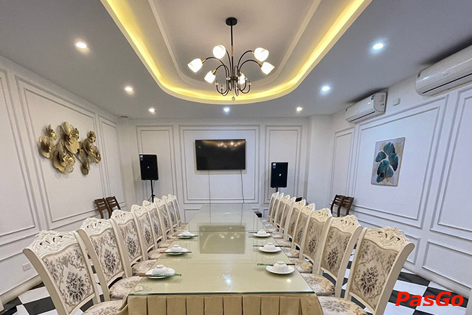 Hệ thống phòng Vip sang xịn mịn cùng dàn âm thanh chất hơn nước cất cho anh chị em tha hồ hát karaoke