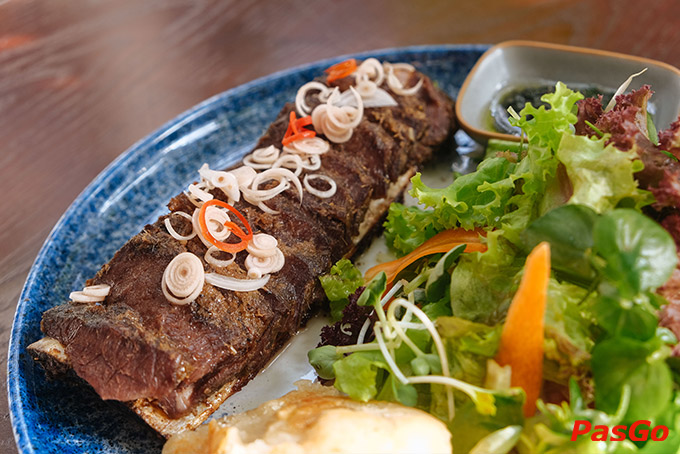 Khám phá hương vị nguyên bản ẩm thực Việt Nam với thực đơn không thể bỏ qua tại nhà hàng Madame Lam