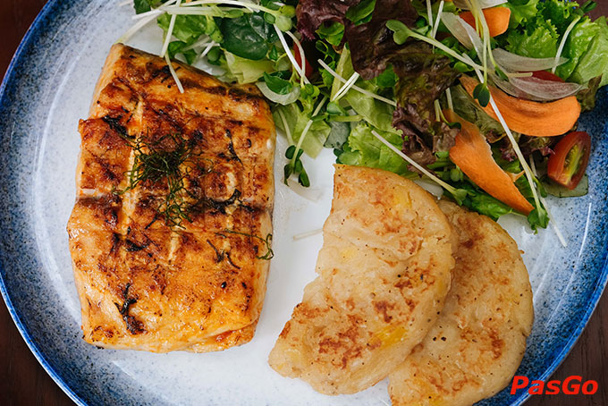 Thưởng thức ẩm thực được giao thoa giữa các đặc sản vùng miền, hương vị đậm đà với nét đặc trưng văn hóa ẩm thực Việt Nam