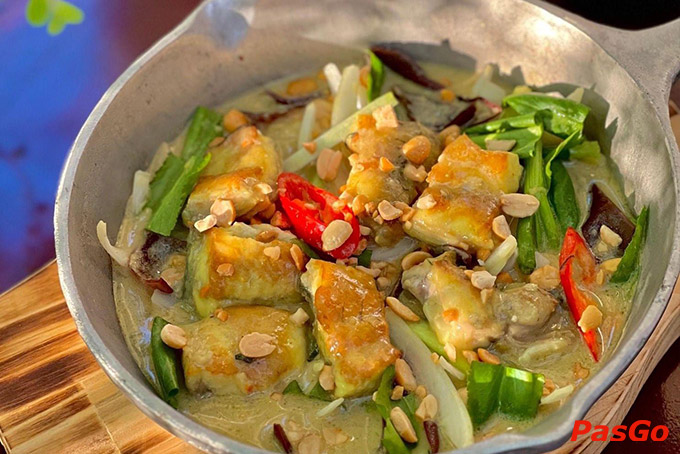  Chef Cường và nhân viên Madame Lam sẽ mang đến cho bạn những trải nghiệm ẩm thực sang trọng, hấp dẫn nhưng không kém phần tinh tế ngay trong không gian riêng tư của gia đình mình