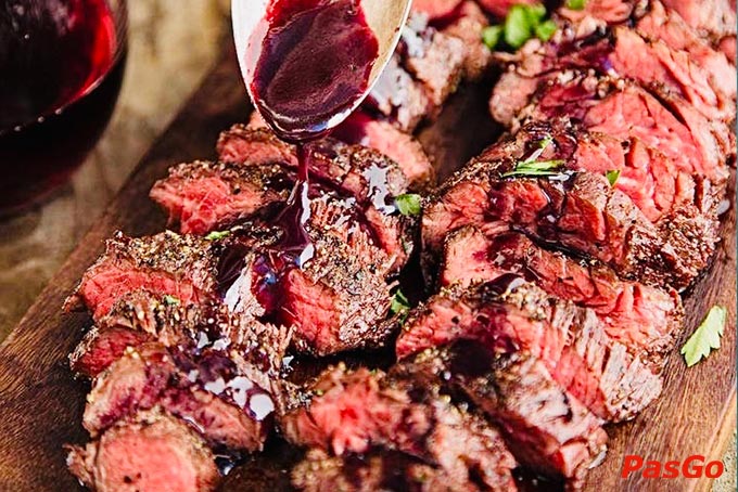 Thực đơn buffet tinh tế, được chính Bếp trưởng chọn lọc và sáng tạo, dễ dàng chinh phục những vị khách sành ăn nhất