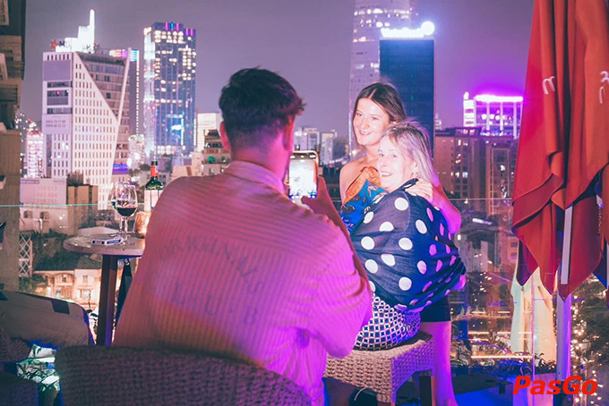 Mr.Lucky Lê Thị Hồng Gấm chính xác là điểm hẹn không thể chối từ cho những buổi liên hoan, tụ họp sau giờ tan ca đó nha