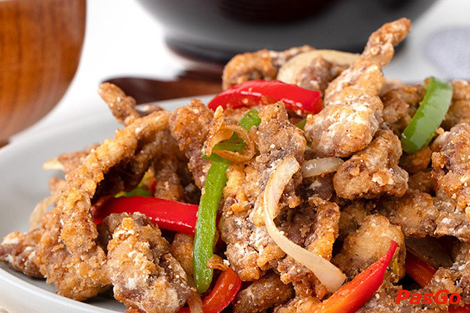 Tận hưởng bàn tiệc hoành tráng với thực đơn buffet đa dạng cùng danh mục steak siêu chất lượng