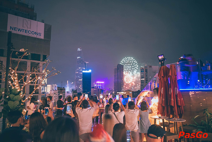 Hệ thống âm thanh, ánh sáng được đầu tư khủng luôn sẵn sàng mang đến những bữa tiệc âm nhạc náo nhiệt nhất