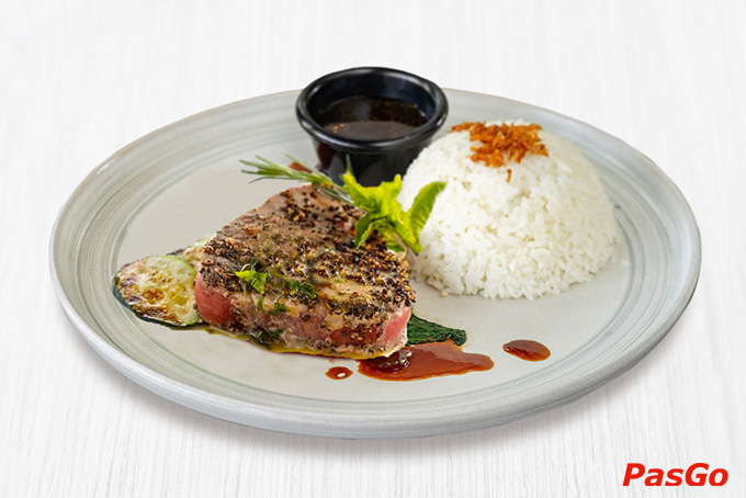 Mỗi món ăn thức uống, không chỉ được chế biến khéo léo qua đôi bàn tay bếp trưởng với nguồn nguyên liệu thượng hạng, mà còn được chuẩn bị cẩn thận và trình bày đẹp mắt