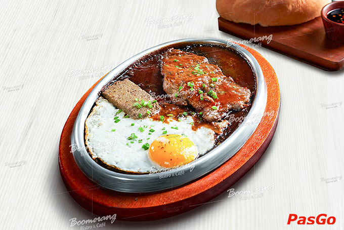 Mỗi món ăn thức uống, không chỉ được chế biến khéo léo qua đôi bàn tay bếp trưởng với nguồn nguyên liệu thượng hạng, mà còn được chuẩn bị cẩn thận và trình bày đẹp mắt