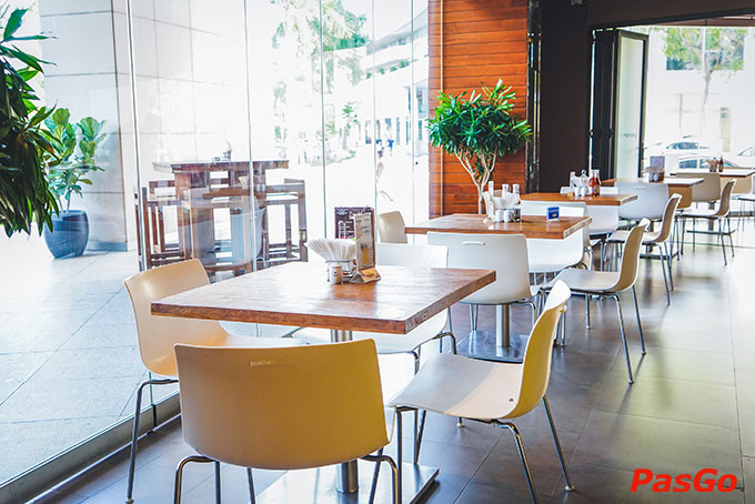 Độc đáo với không gian mở rộng rãi, thoáng mát tại Boomerang Bistro Saigon