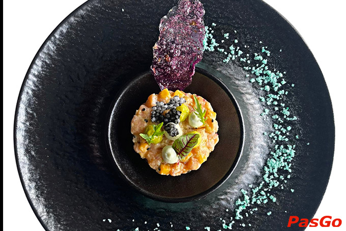 Tại nhà hàng Olivine, các đầu bếp tài hoa đã dành rất nhiều tâm huyết để biến mỗi món ăn thành một tác phẩm nghệ thuật ẩn chứa những câu chuyện ẩm thực thú vị