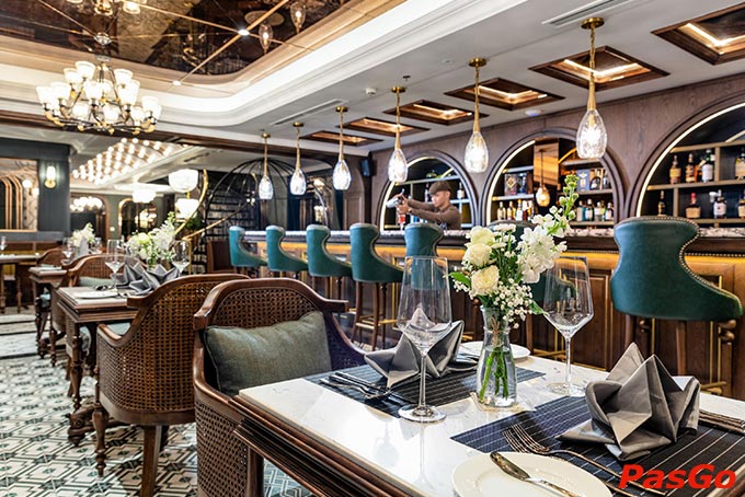 Tại nhà hàng Olivine Đường Thành bạn có thể yên tâm và thoải mái mời bạn bè thưởng thức tiệc Âu ngay tại không gian gia đình để đảm bảo riêng tư mà vẫn sang trọng và ấm cúng