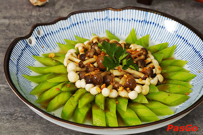 Nhà hàng là nơi hội tụ của những món ăn ẩm thực Việt truyền thống