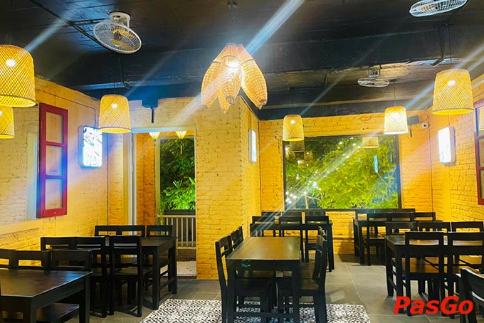 Sở hữu không gian 2 tầng cùng không gian ngoài trời giản đơn, thân thiện với sức chứa gần 200 khách