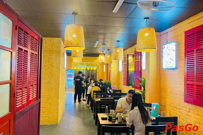 Sở hữu không gian 2 tầng cùng không gian ngoài trời giản đơn, thân thiện với sức chứa gần 200 khách