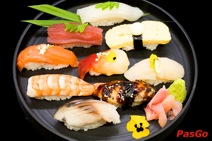 Với sự kết hợp tinh tế giữa các nguyên liệu tươi ngon và kỹ thuật chế biến của đầu bếp, mỗi món ăn đều mang đến cho thực khách một hương vị độc đáo, tinh tế và hoàn hảo