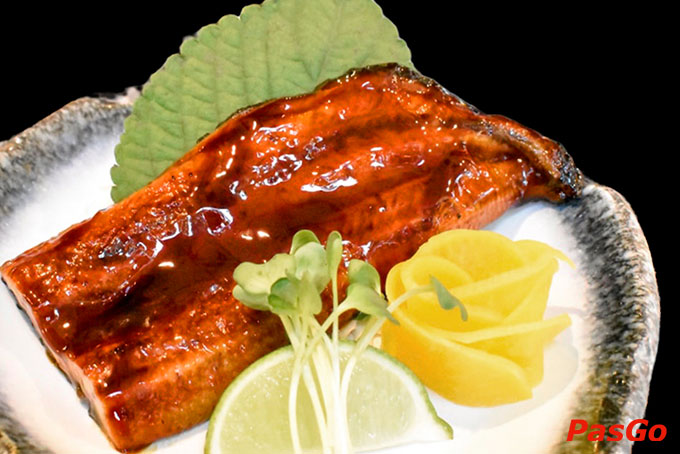 Tại đây, thực khách sẽ được trải nghiệm với các món ăn Nhật Bản độc đáo và được chế biến bởi đầu bếp có nhiều năm kinh nghiệm