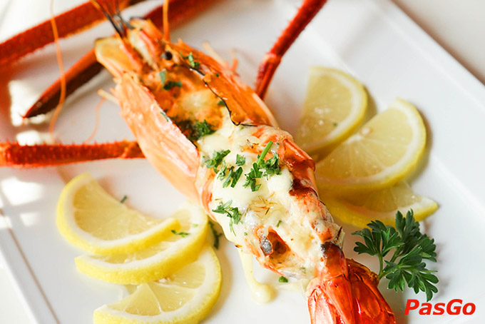 Tại đây, thực khách sẽ được trải nghiệm với các món ăn Nhật Bản độc đáo và được chế biến bởi đầu bếp có nhiều năm kinh nghiệm