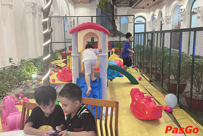 Food House Restaurant