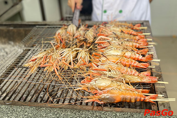 Nguyên liệu đầu vào được tuyển chọn hết sức khắt khe, tươi ngon để đảm bảo hương vị cho món ăn