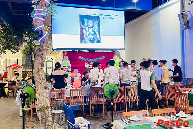 Nhà hàng còn cung cấp dịch vụ trang trí sự kiện giúp thực khách tổ chức liên hoan dễ dàng hơn