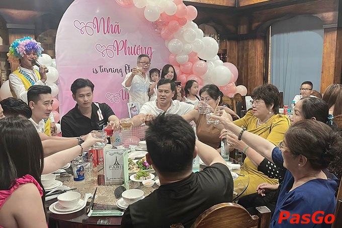 Nhà hàng còn cung cấp dịch vụ trang trí sự kiện giúp thực khách tổ chức liên hoan dễ dàng hơn