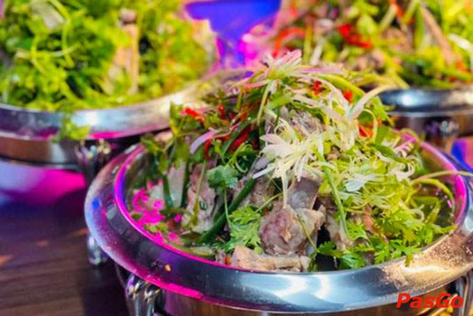 Món ăn được chế biến từ những nguyên liệu tươi ngon, đảm bảo sức khỏe của khách hàng