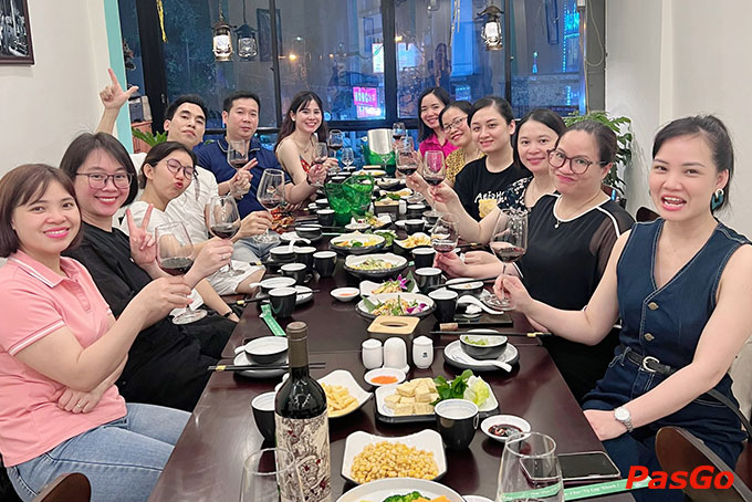 Nhà hàng phù hợp với những dịp liên hoan, tiếp khách, bữa ăn thân mật bên bạn bè, người thân...