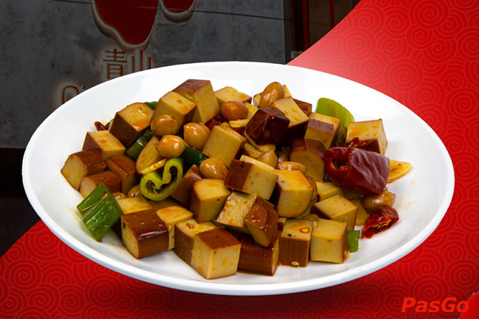 Món ăn của QingShan được chế biến theo công thức riêng và sử dụng những nguyên liệu tươi, sạch nhất của nhà hàng