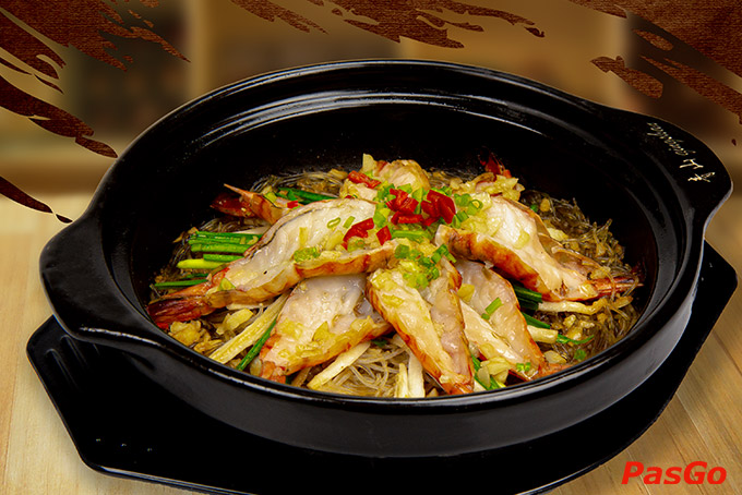 Có rất nhiều đồ uống từ nước ngọt cho đến các loại bia, rượu từ Trung Quốc: Rượu Mao Đài Thuần, rượu Thiên Chi Lam, rượu Vang, rượu Hải Chi Lam...