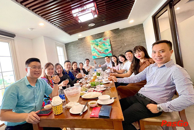 Với không gian rộng rãi, thoáng mát và sang trọng, Quán Cá Phiến Hoàn là lựa chọn hoàn hảo cho những bữa tiệc gia đình, gặp gỡ bạn bè hay các sự kiện lớn