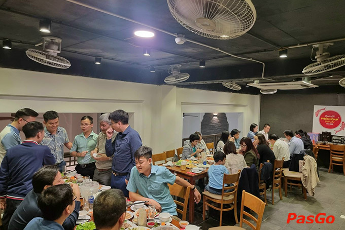 Với không gian rộng rãi, thoáng mát và sang trọng, Quán Cá Phiến Hoàn là lựa chọn hoàn hảo cho những bữa tiệc gia đình, gặp gỡ bạn bè hay các sự kiện lớn