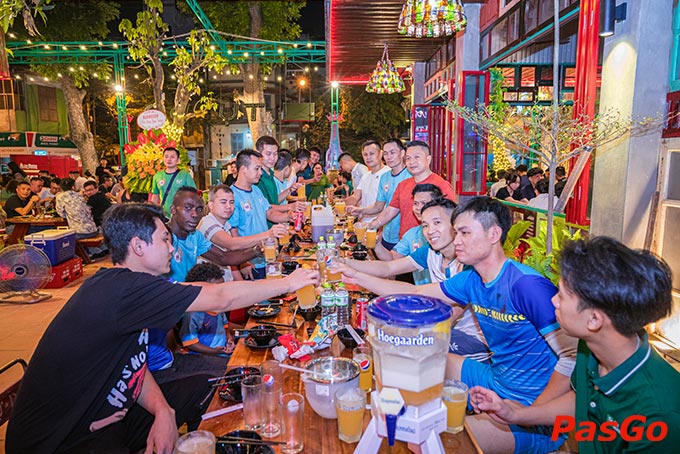 uán Nhậu Tự Do không chỉ thu hút thực khách trong nước mà còn được rất nhiều du khách nước ngoài lựa chọn