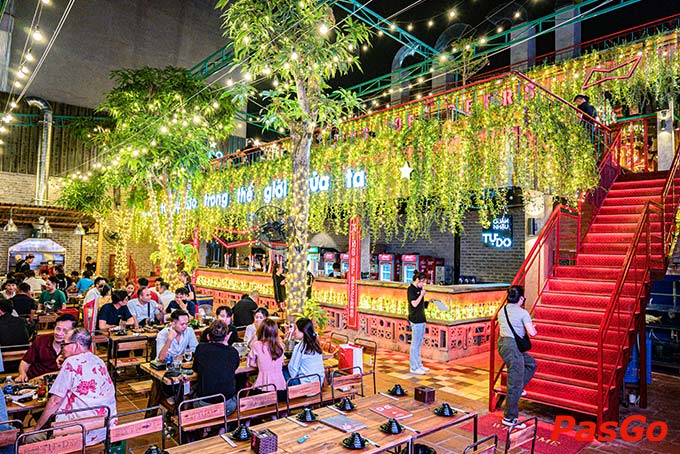 Tận hưởng bầu không khí sôi động, âm nhạc đỉnh cao cùng những món ngon đặc sắc tại Quán Nhậu Tự Do nào anh em Hà Thành