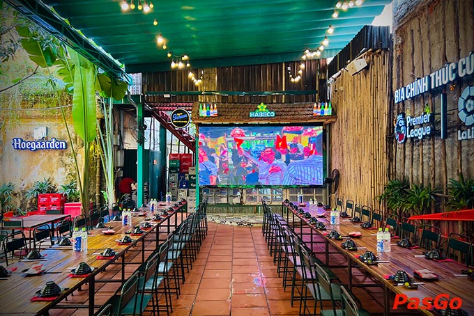 Thực khách có thể thoải mái lựa chọn vị trí ngồi yêu thích từ bàn ngoài trời, không gian chung trong nhà cho tới các phòng riêng