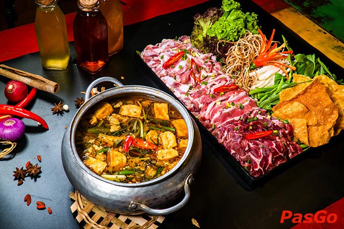 Những nồi lẩu thơm ngon, những món ăn được chế biến kỹ lưỡng từ khâu nguyên liệu đến từng món gia vị tạo nên thương hiệu riêng biệt, độc nhất của Quán Nhỏ 