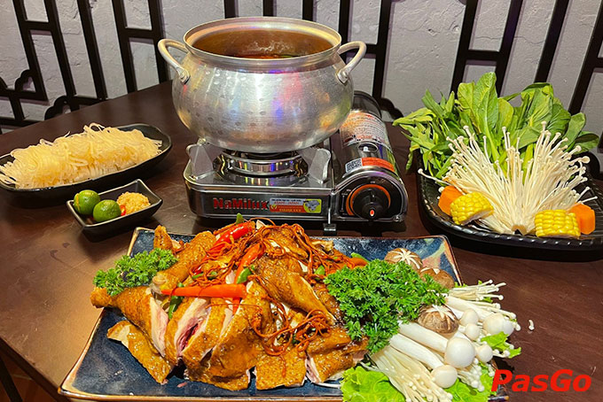 Những nồi lẩu thơm ngon, những món ăn được chế biến kỹ lưỡng từ khâu nguyên liệu đến từng món gia vị tạo nên thương hiệu riêng biệt, độc nhất của Quán Nhỏ 